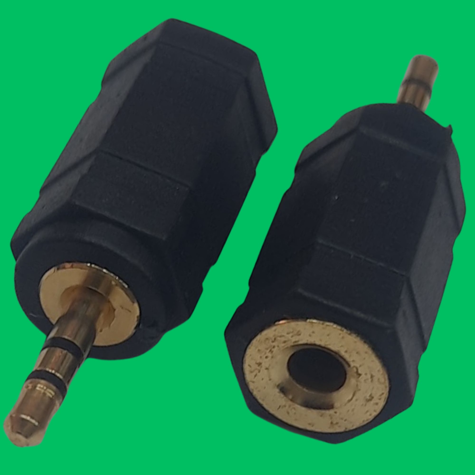 Stereo 2.5mm Male to Stereo 3.5mm Female Adapter (Black-Gold)