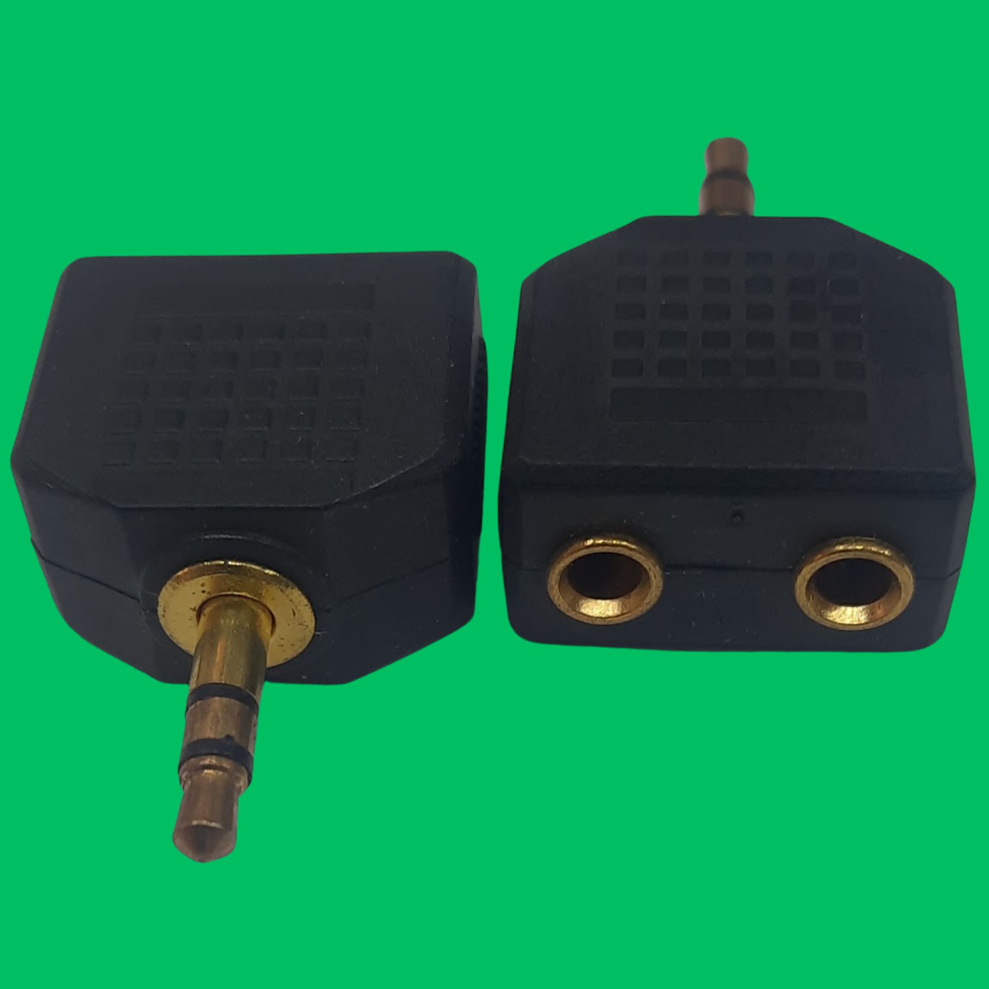 Stereo 3.5mm Male to 2x Stereo 3.5mm Female Y-Splitter (Black-Gold)
