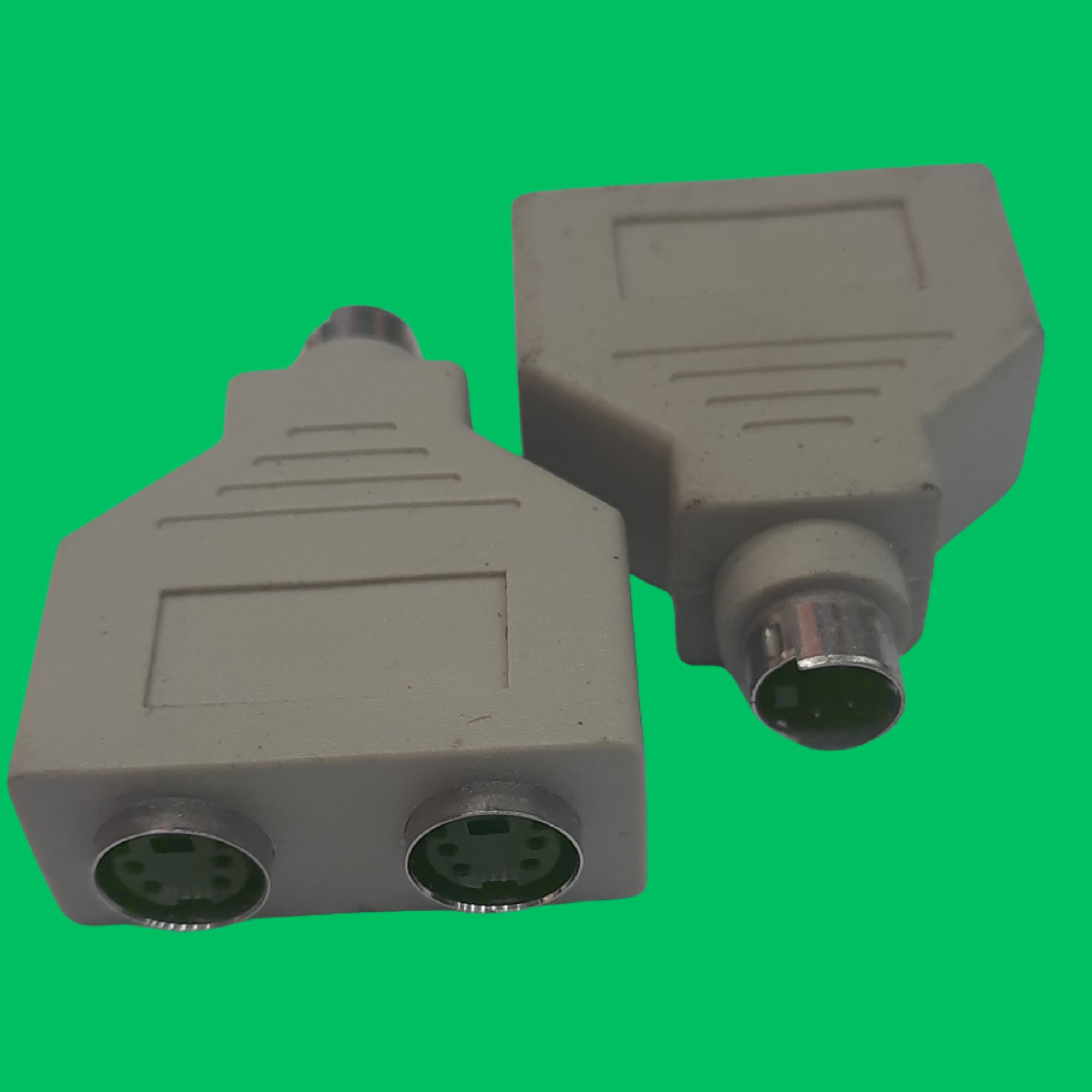 S-Video 4-Pin Male to 2x S-Video 4-Pin Female Y-Splitter (Beige-Silver)