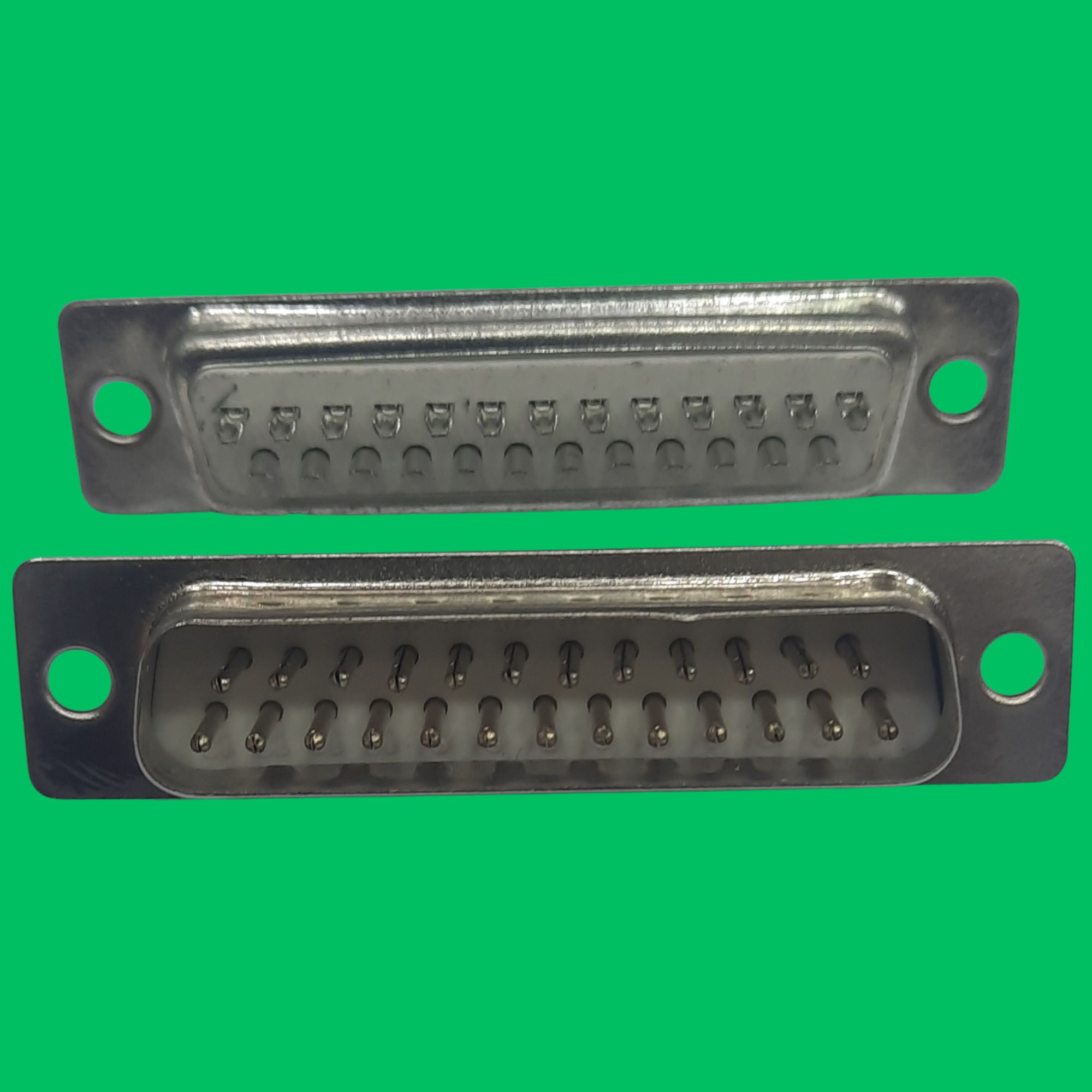 DB25 Male Panel Solder Plug (White-Silver)