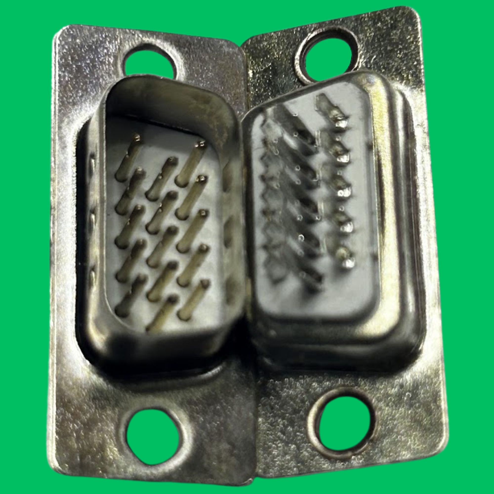 VGA Male Panel Solder Connector (White-Silver)